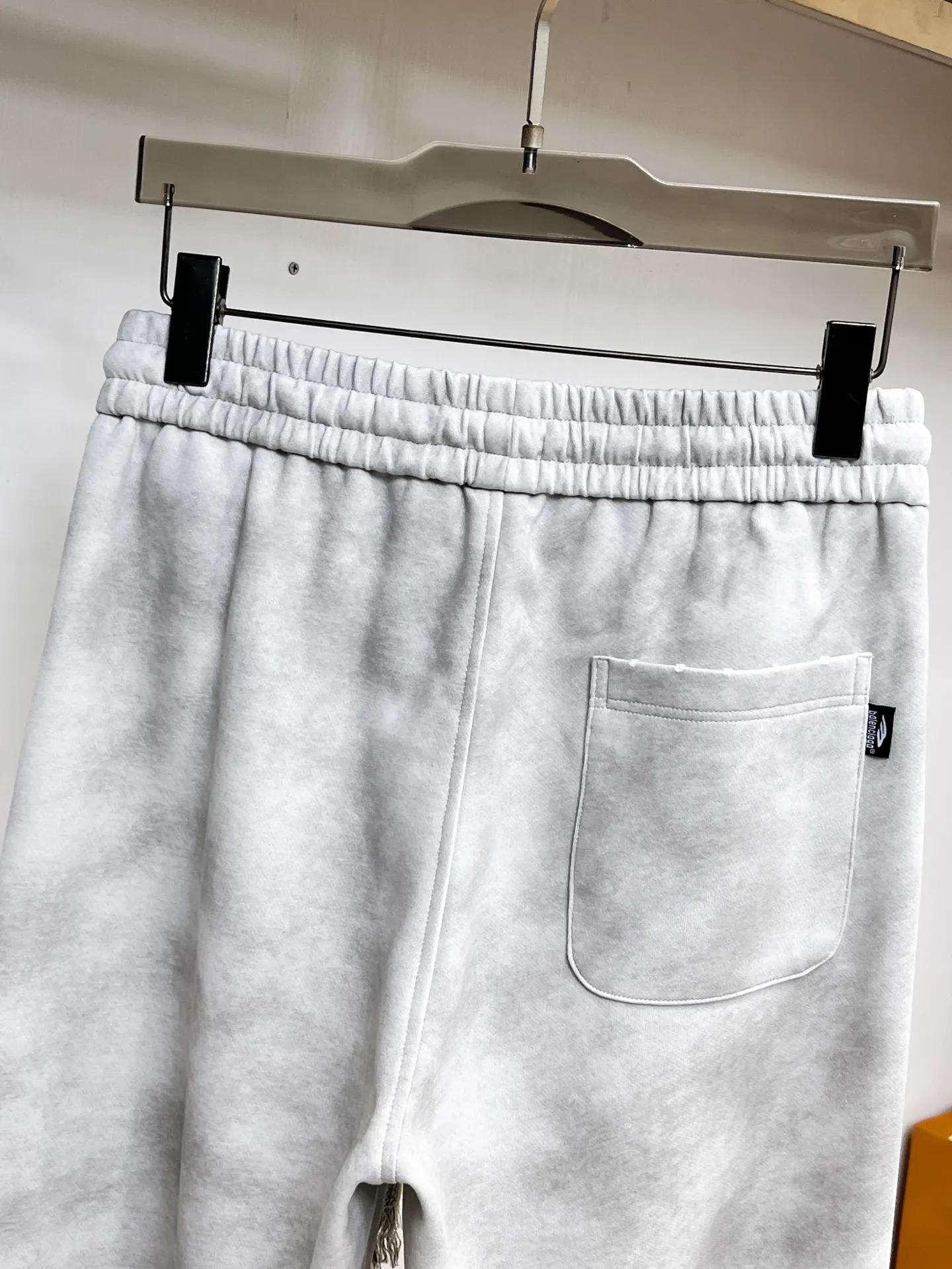 Balenciaga 🆕2026 Autumn and Winter New Arrival Casual Pants! The official website will be released simultaneously. Brand Classic LOGO casual pants, customized fabrics, excellent comfort and strong touch. Highly recognisable, perfect appearance and craftsmanship. Size:M-3XL